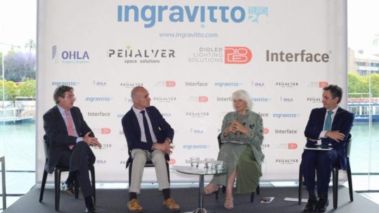 Rafael Carmona, Antonio Muñoz, Teófila Martínez y Rafael Sánchez en la presentación del proyecto del distrito portuario en Sevilla.