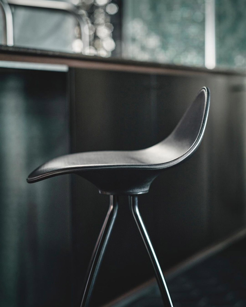 stua-onda-stool-toyo-05-1000